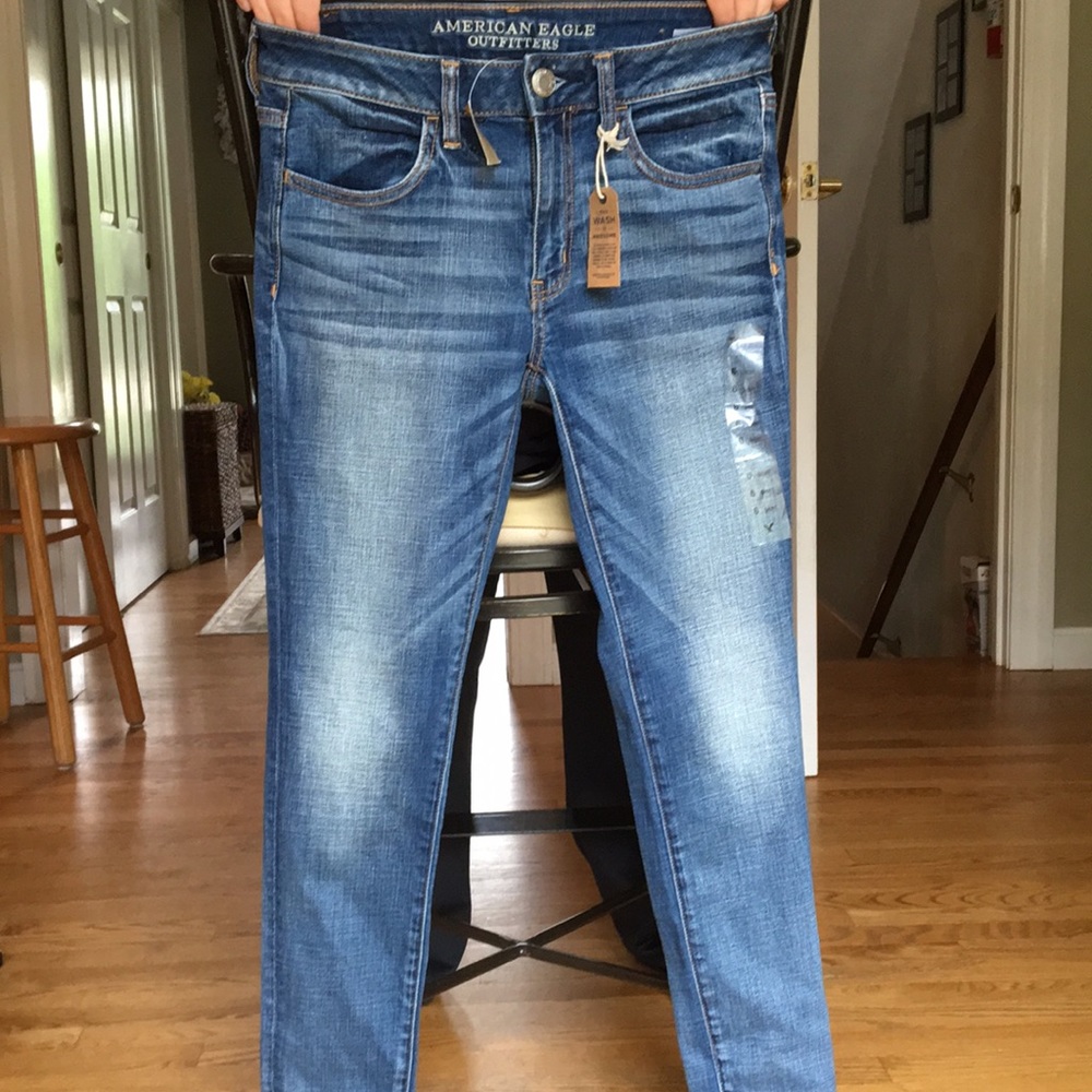 American Eagle Jeans - Trendy wash!